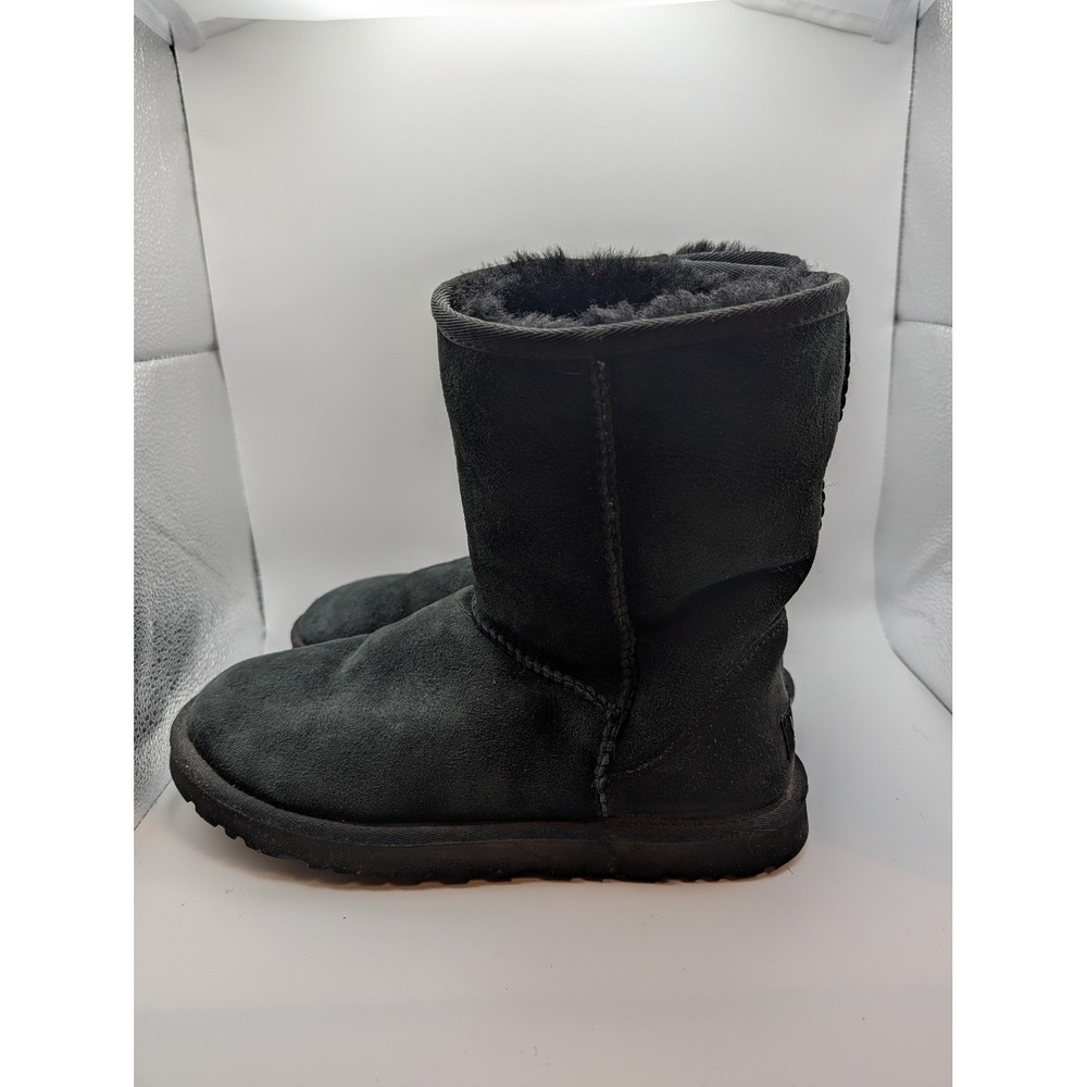 UGG Classic Short 5825 Black Suede‎ Shearling Sheepskin Boots Womens Size 8